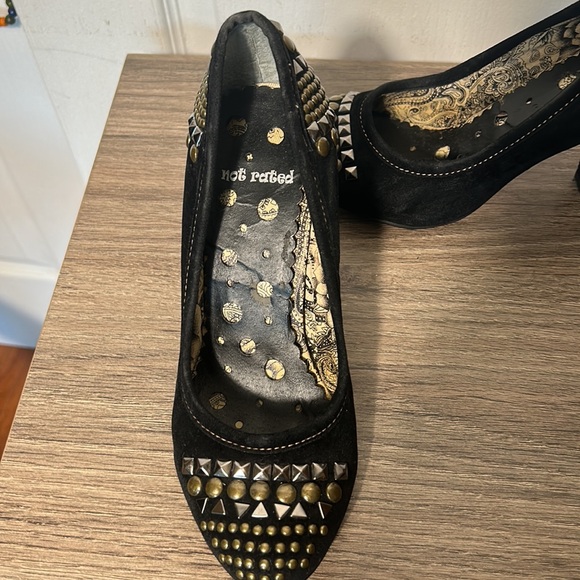 NOT RATED BLACK STUDDED VELVET HERLS IN SIZE 7 - Picture 8 of 11